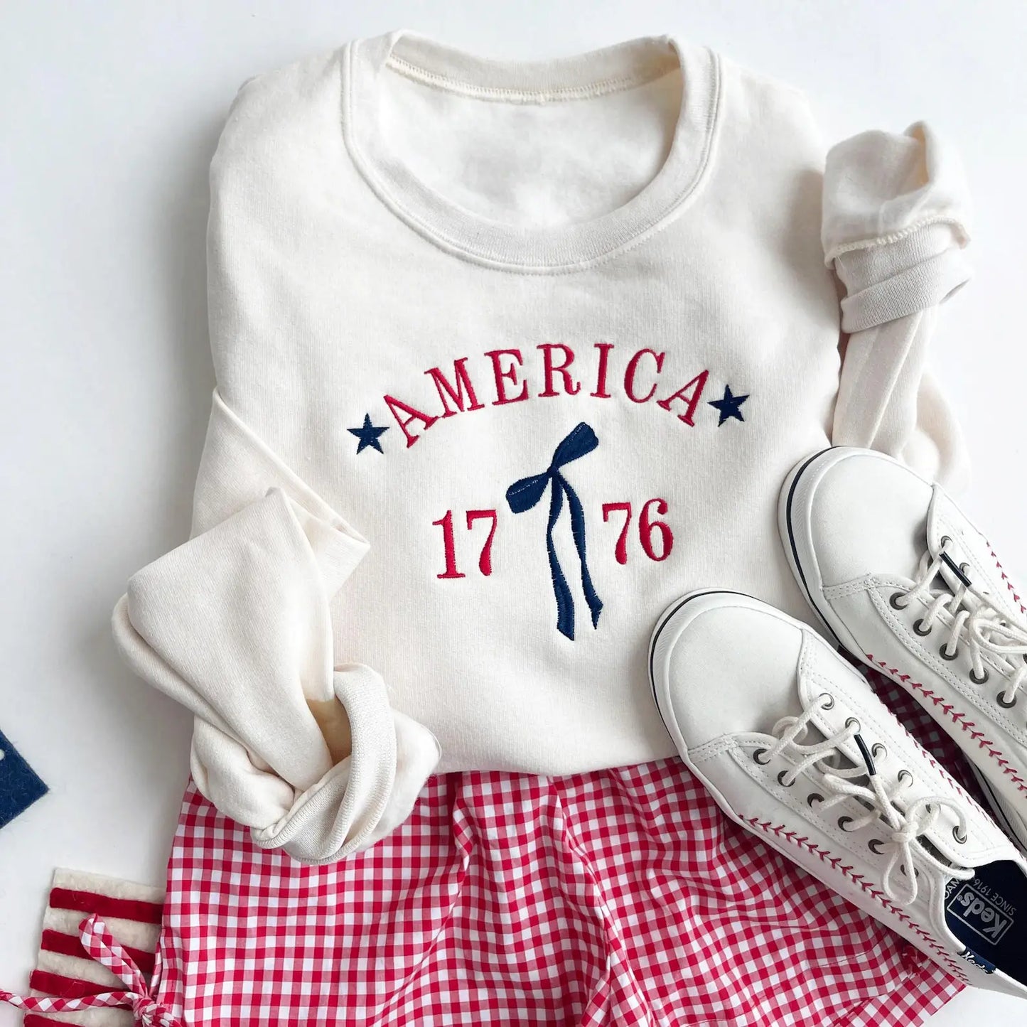 Embroidered America Coquette Bow 1776 Crewneck Sweatshirt: Sweet Cream