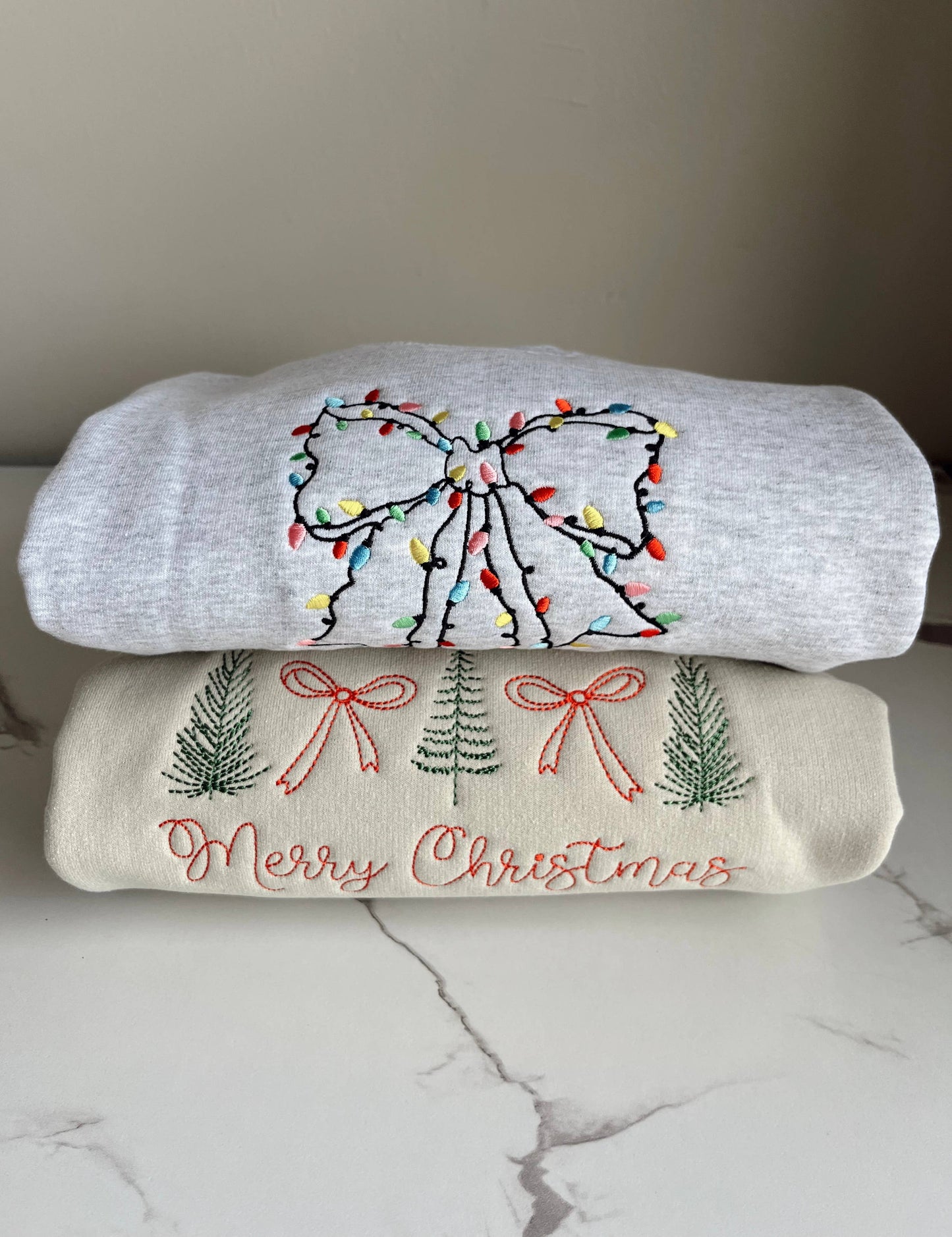 Embroidered Christmas Bow Sweatshirt: M