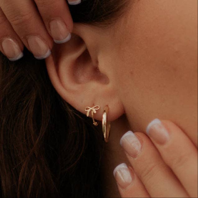 Ava Bow Hoops: Silver