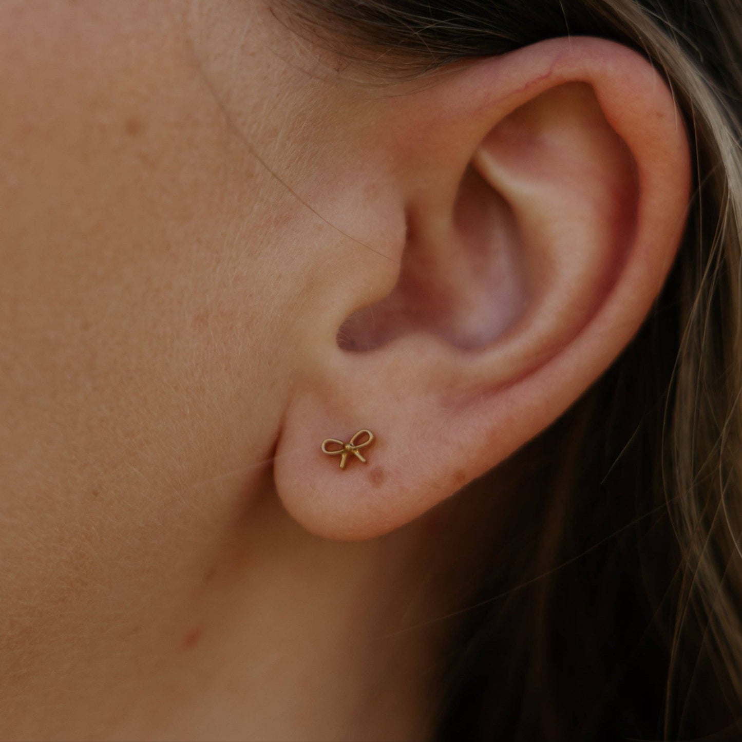 Bow Flat Back Studs: Silver