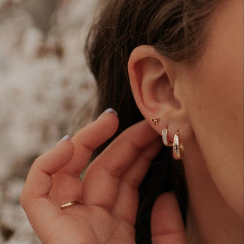 Bow Flat Back Studs: Gold