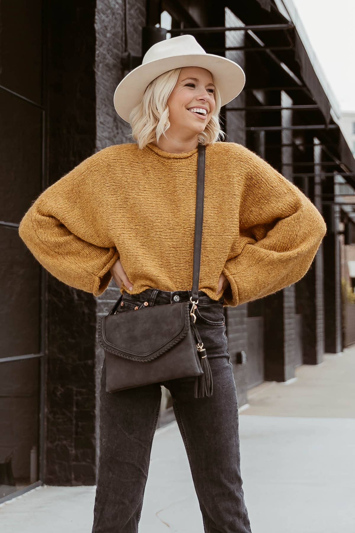 Sloane Flapover Crossbody w/ Whipstitch and Tassel | M1802A : Grey