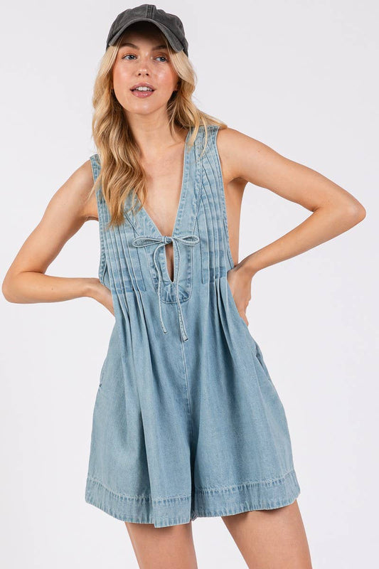 PLEATED TIE FRONT DENIM WASHED ROMPER: LT DENIM