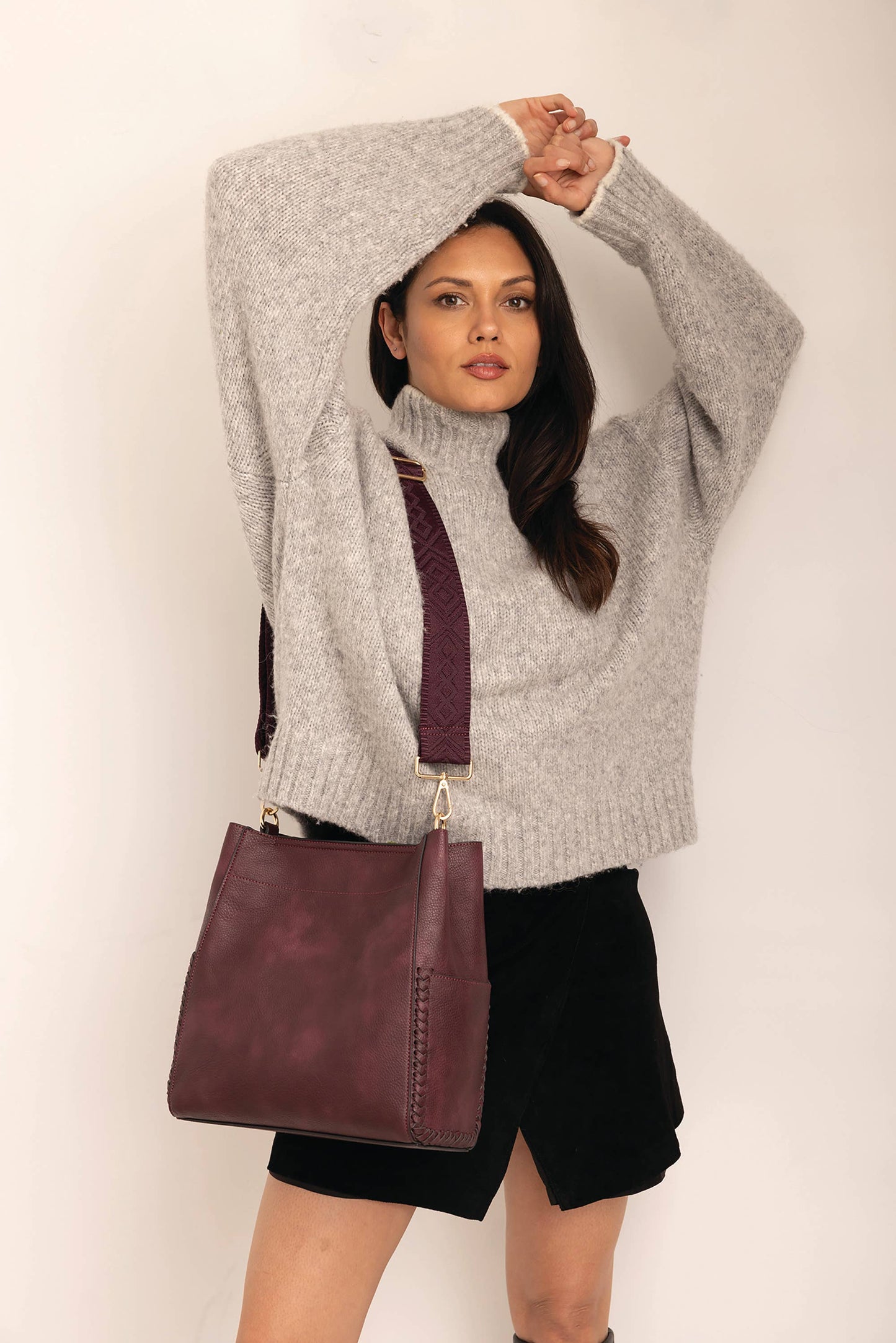 Penny 2-in-1 Bucket Bag w/ Guitar Strap | M2070 : Grey