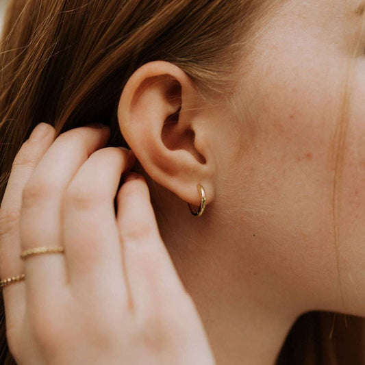 Olivia Essential Hoops: Gold / Medium (17 mm)