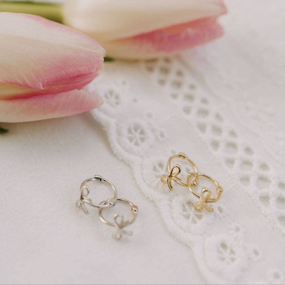 Ava Bow Hoops: Silver