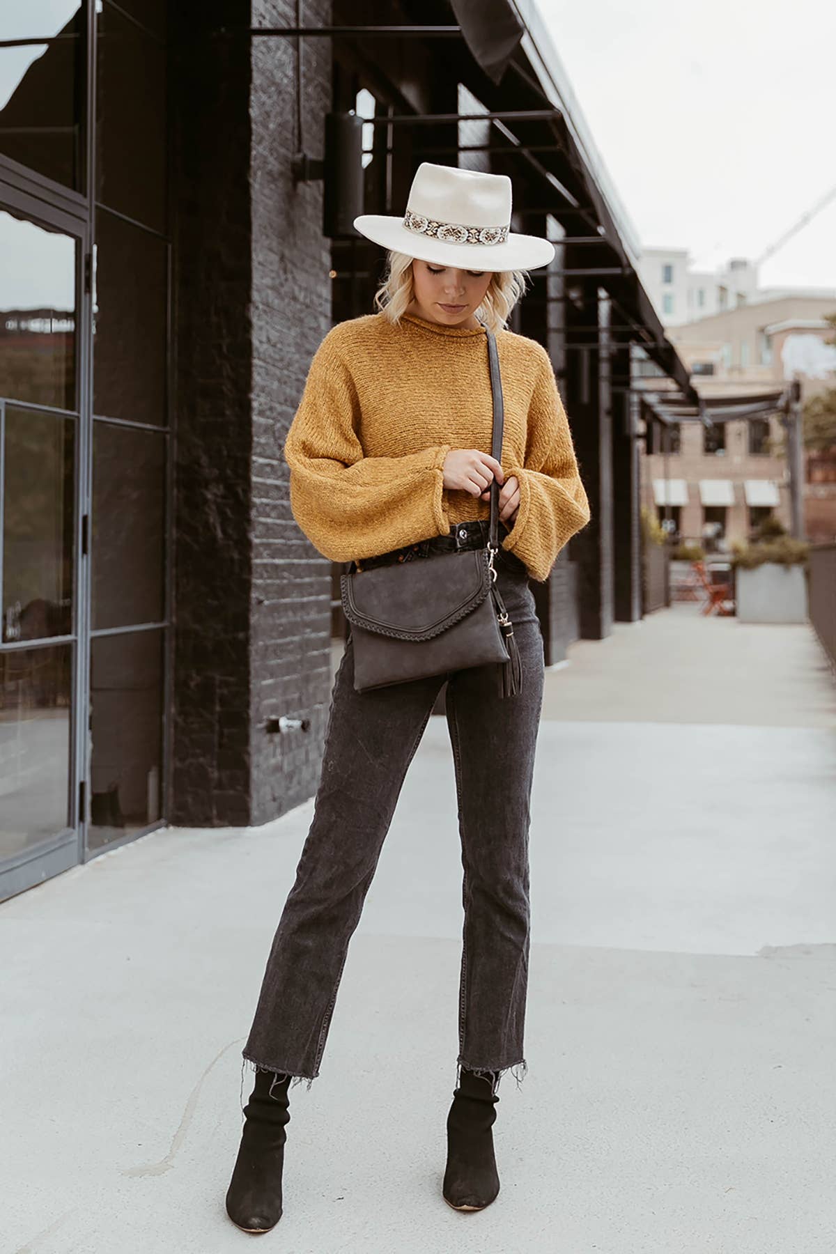 Sloane Flapover Crossbody w/ Whipstitch and Tassel | M1802A : Grey