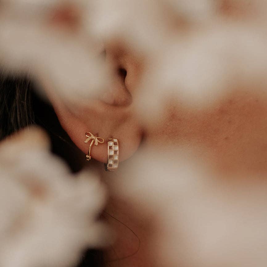 Ava Bow Hoops: Silver